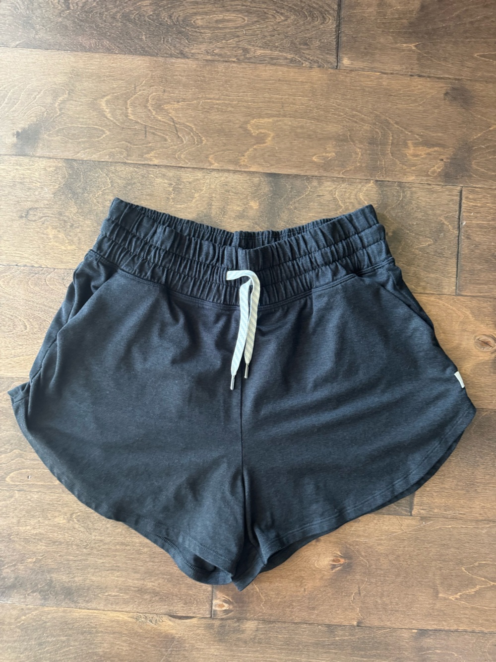 Vuori Black Womens Drawstring Athletic Shorts